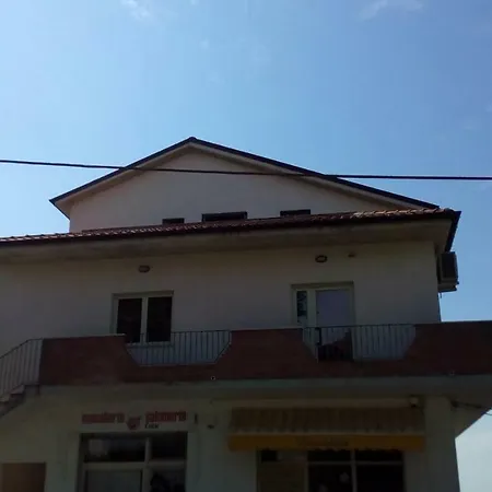 Arione Appartement Ari